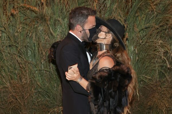 Jennifer Lopez and Ben Affleck’s Friends Reportedly Think He’s Going to Propose