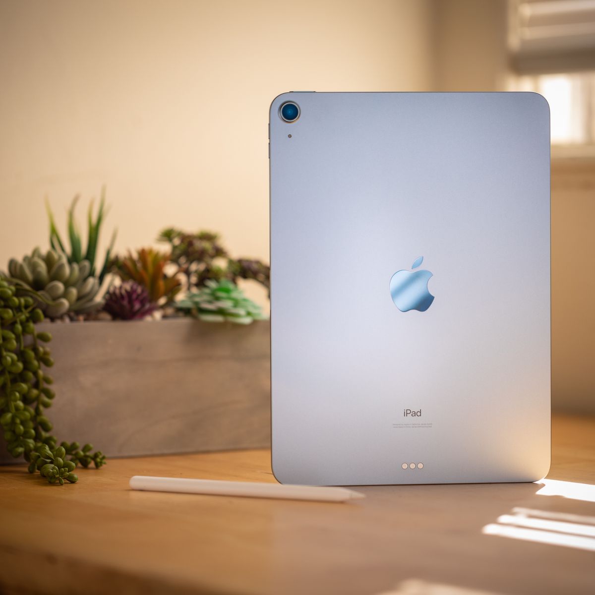 The iPad Air 2020 in blue
