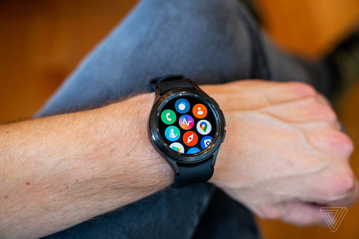 Most of the pre-installed apps on the Galaxy Watch 4 come from Samsung.