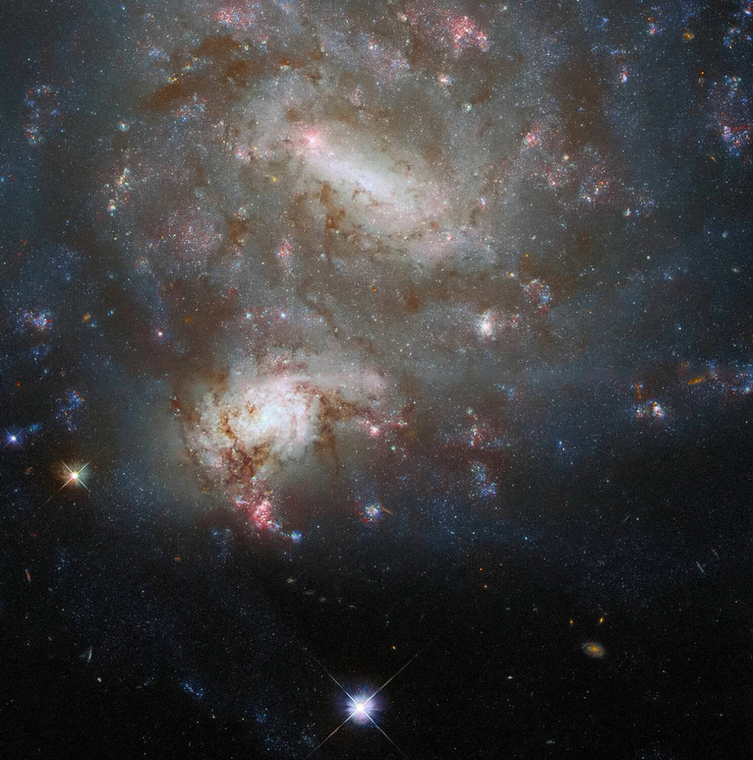 Hubble snaps two galaxies that appear to overlap